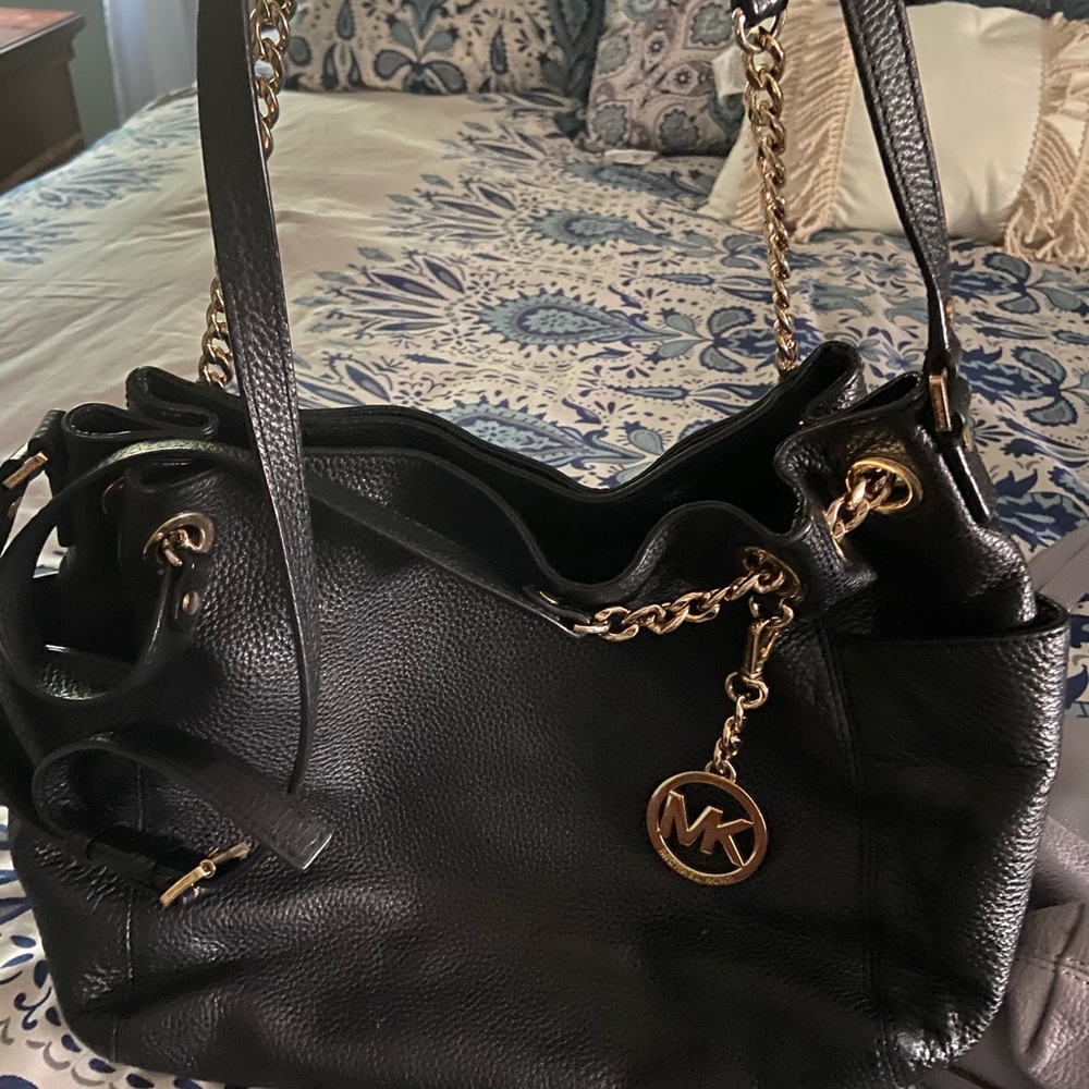 Michael kors pocket book black good condition